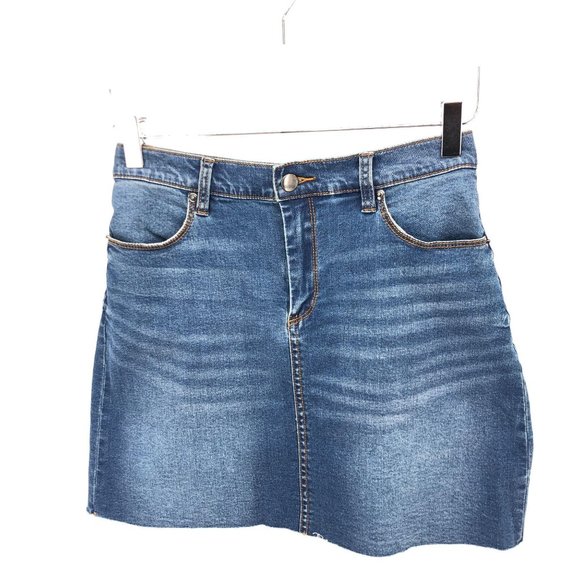 BDG Dresses & Skirts - NWT BDG Denim Jeans Mini Skirt Sz 4 Frayed Belted
